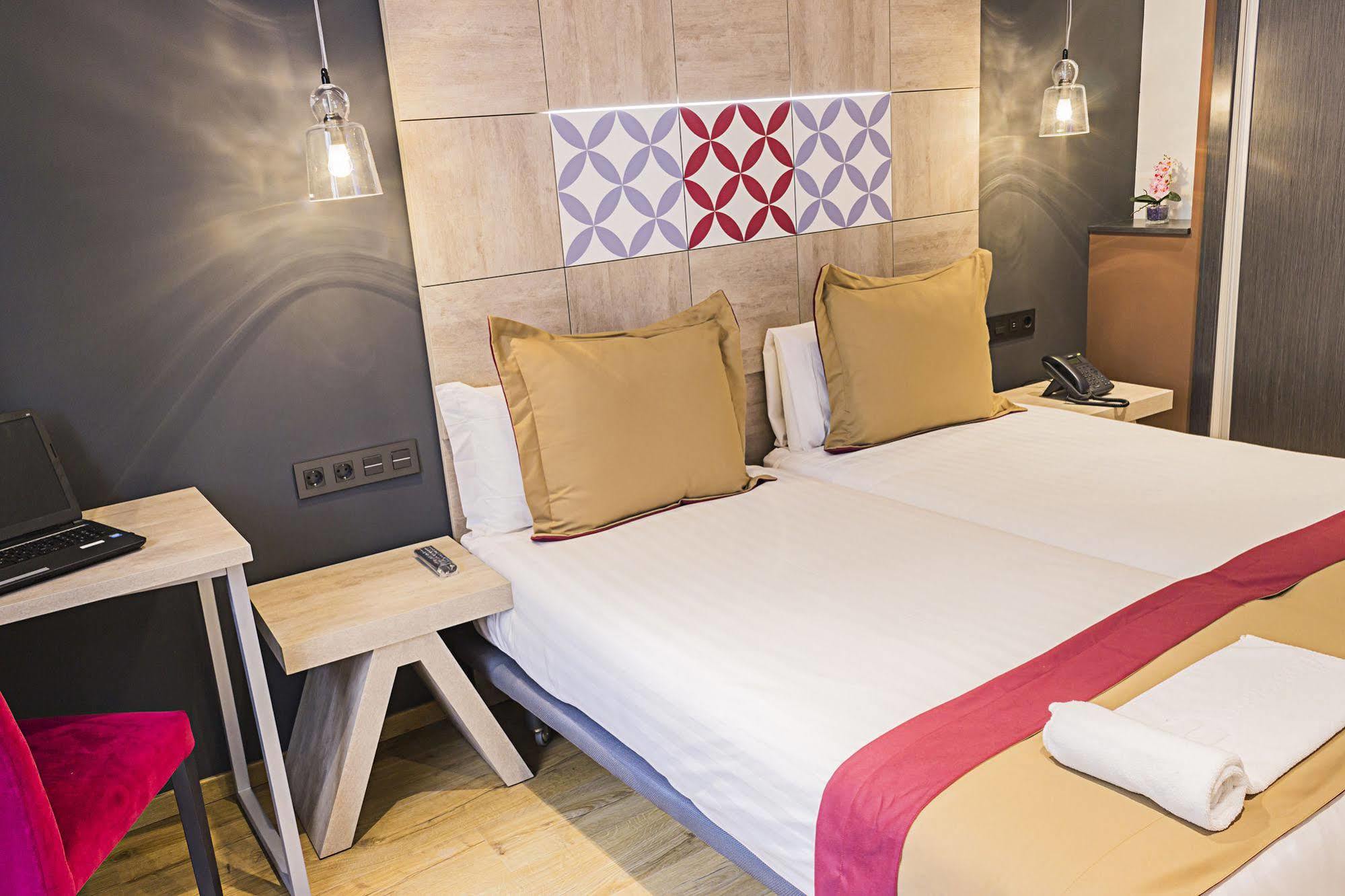 Hotel Boutique Hostemplo Sagrada Familia Barcellona Esterno foto